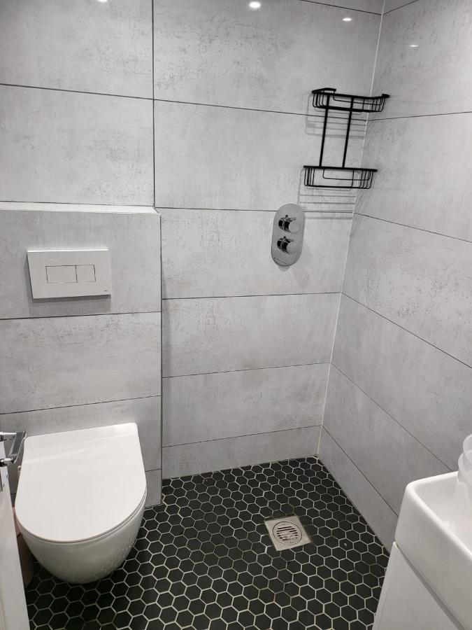 Fancy Basement Flat B Apartment Londra Exterior foto