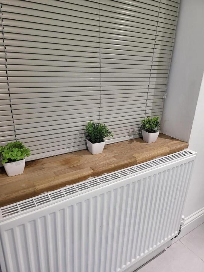 Fancy Basement Flat B Apartment Londra Exterior foto