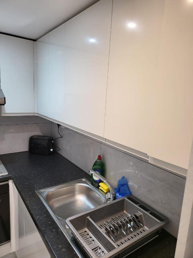 Fancy Basement Flat B Apartment Londra Exterior foto