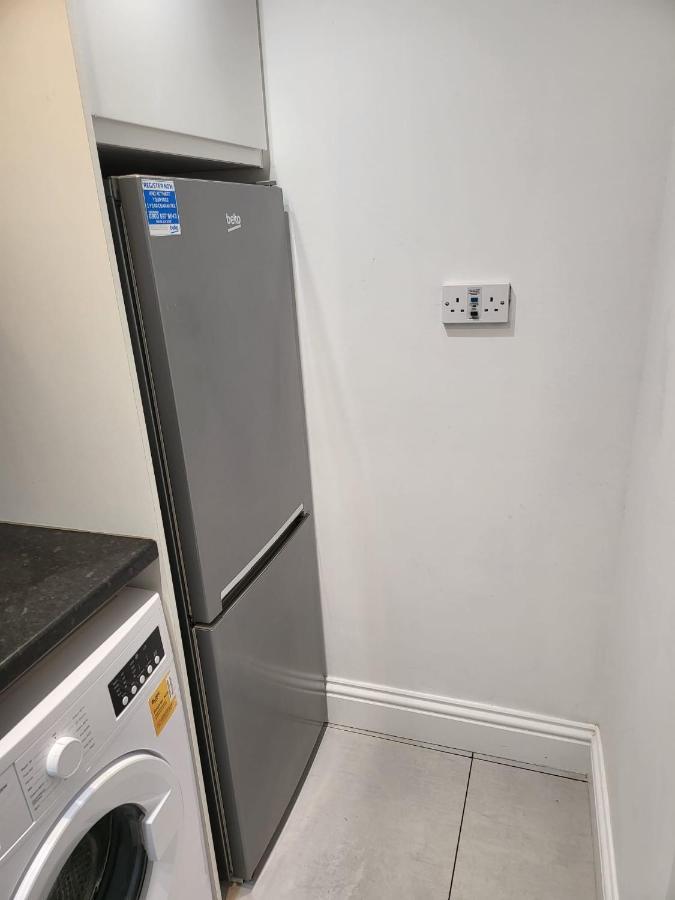 Fancy Basement Flat B Apartment Londra Exterior foto