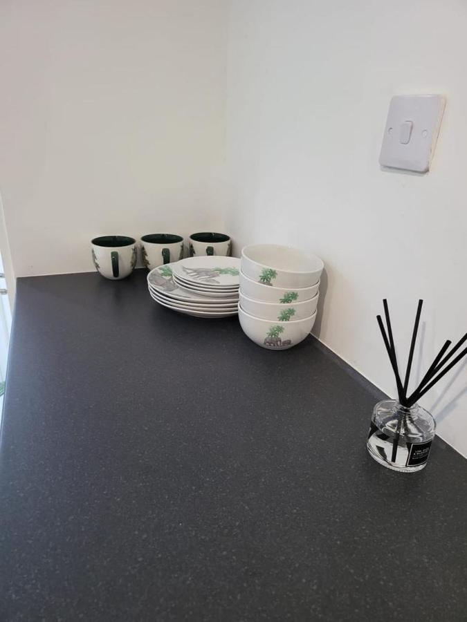 Fancy Basement Flat B Apartment Londra Exterior foto