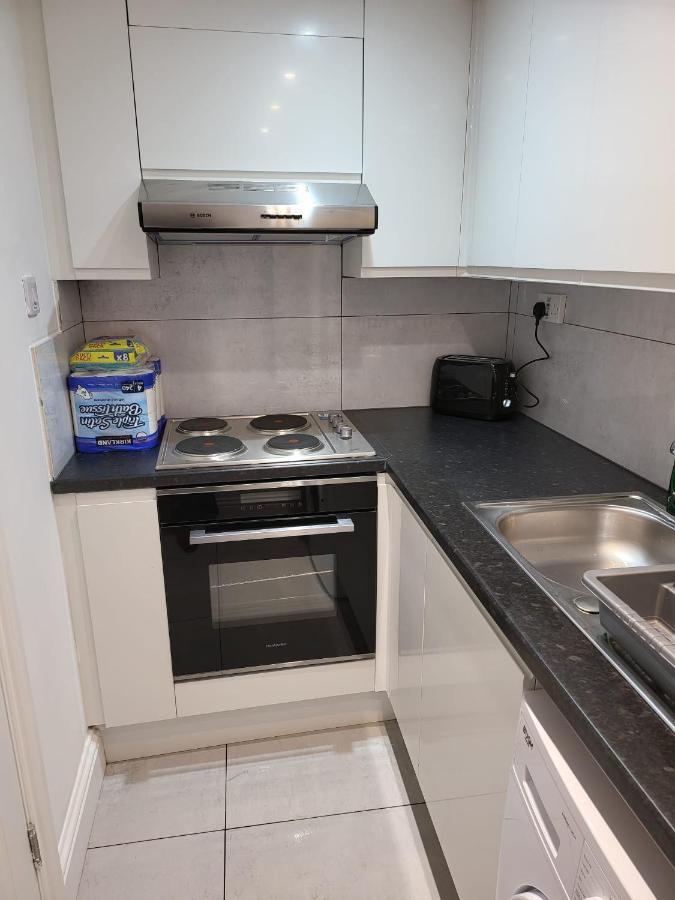 Fancy Basement Flat B Apartment Londra Exterior foto