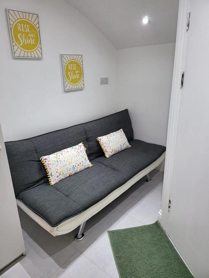 Fancy Basement Flat B Apartment Londra Exterior foto